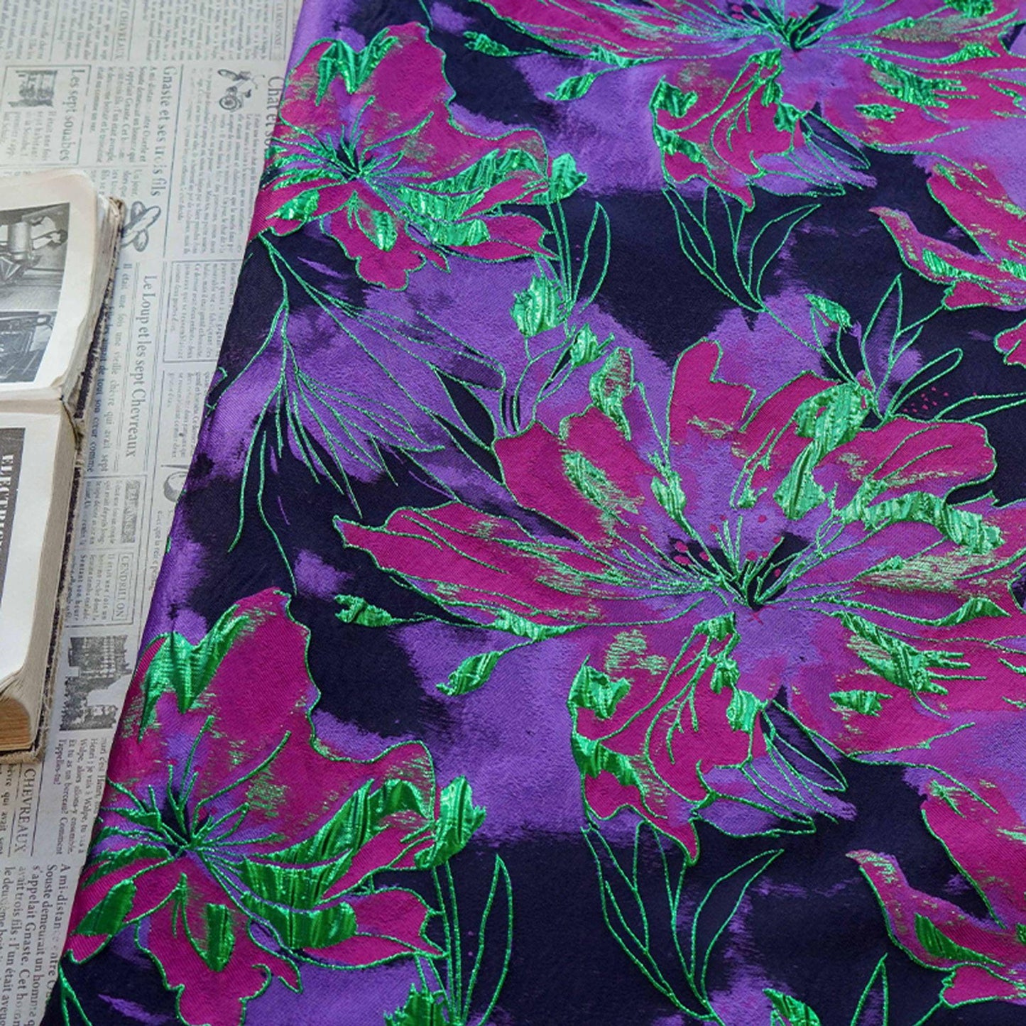 Tissu jacquard floral en relief ��� Matière de couture abstraite" Large