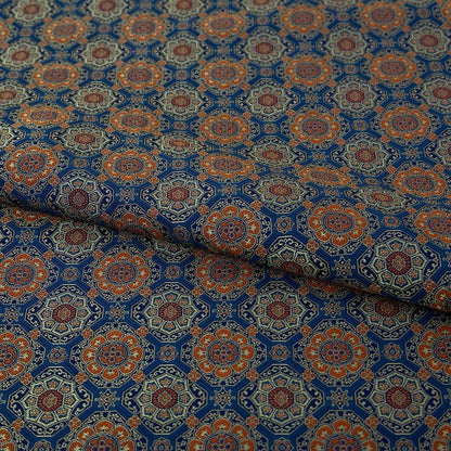 Tissu brocart Chant Bleu : Mélange de soie et rayonne Totem Japonais (59"L)