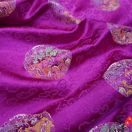 Tissu brocart Dragon : mélange de soie chinoise multicolore et de rayonne, 74 cm de large