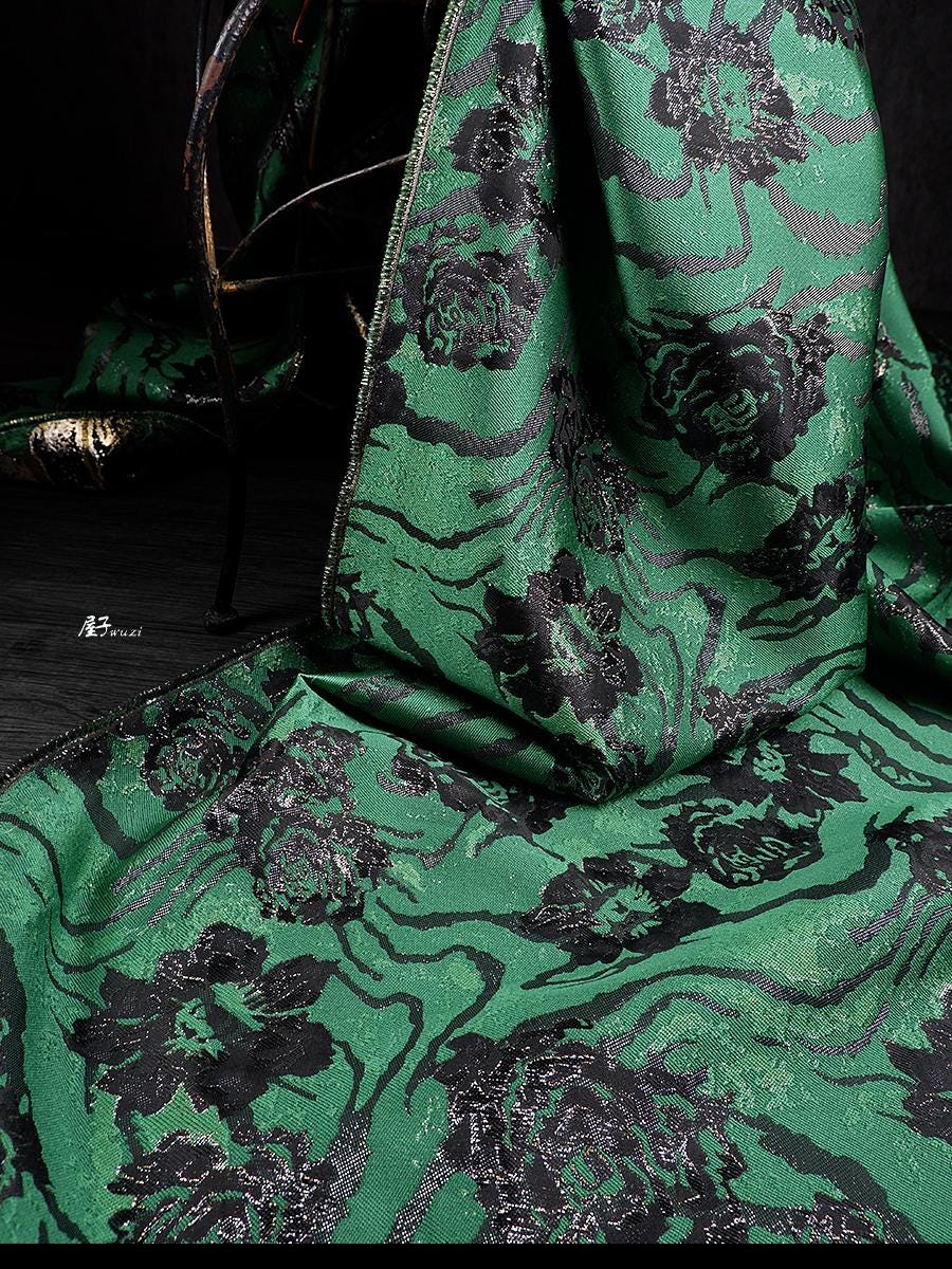 Tissu jacquard vert gaufré : polyester de luxe pour l’ameublement, les rideaux et la couture