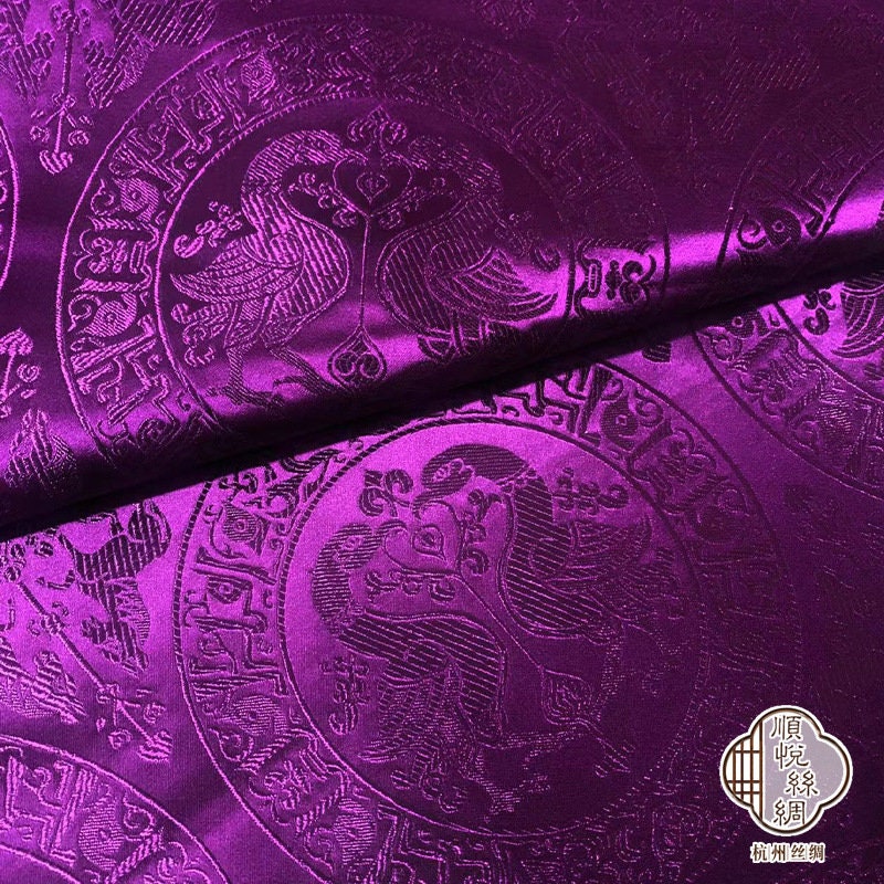 Tissu brocart de soie violette : Jacquard damassé à motif d'oiseaux de guerre (29,5 po L)