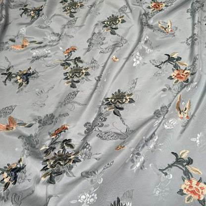 Tissu brodé à motifs floraux : mélange coton-rayonne de 150 cm de large