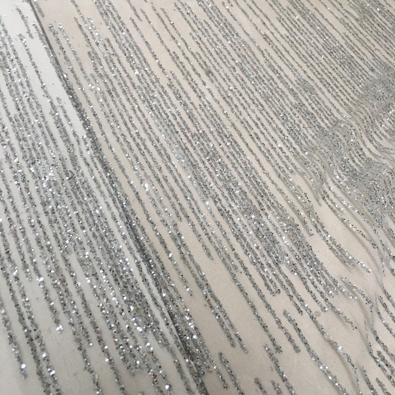 Tissu en dentelle géométrique argentée à paillettes : tulle pour robe de mariée de 140 cm de large