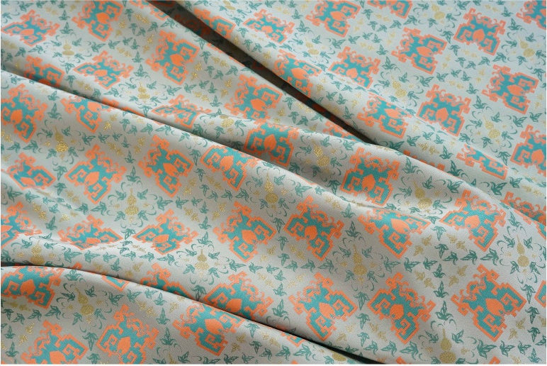 Tissu jacquard doré : motif totem asiatique ancien, 150 cm de large