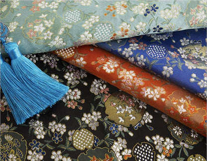 Tissu brocart de soie jacquard à motif floral : design asiatique moderne