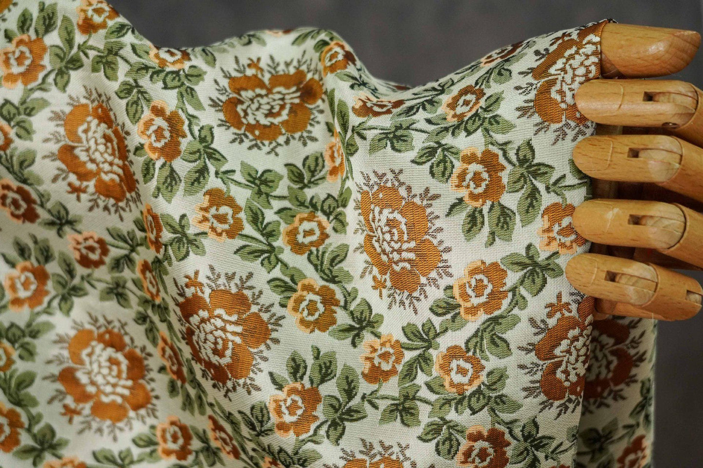 Pastoral Vintage Wreath Jacquard Fabric ��� Elegant Dress, Qipao, Suit, and Handbag Ma