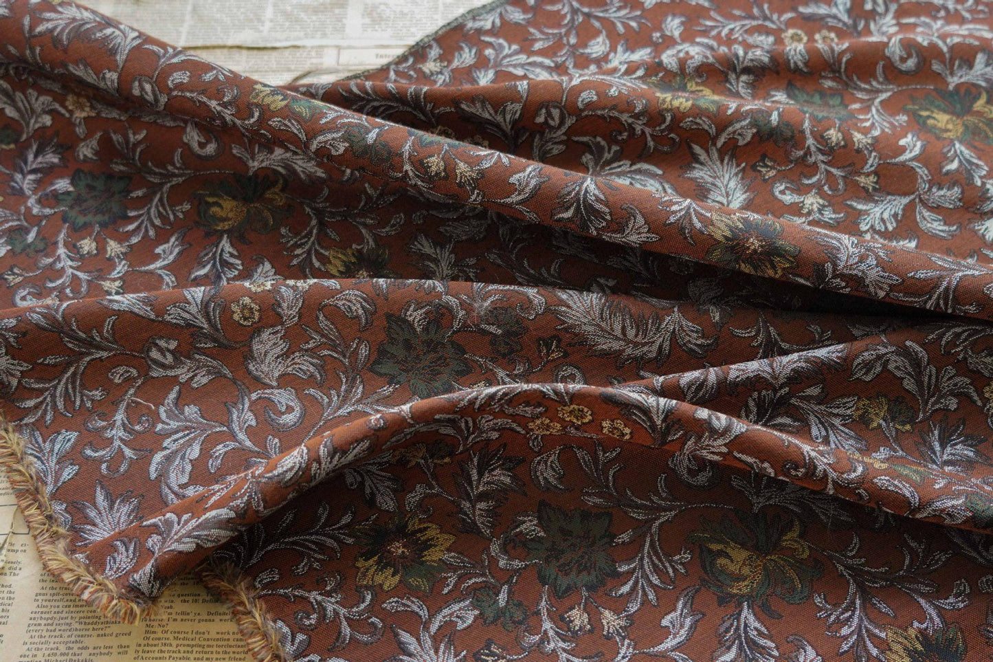 Tissu d'ameublement jacquard victorien : motif floral style édouardien, 147 cm de large