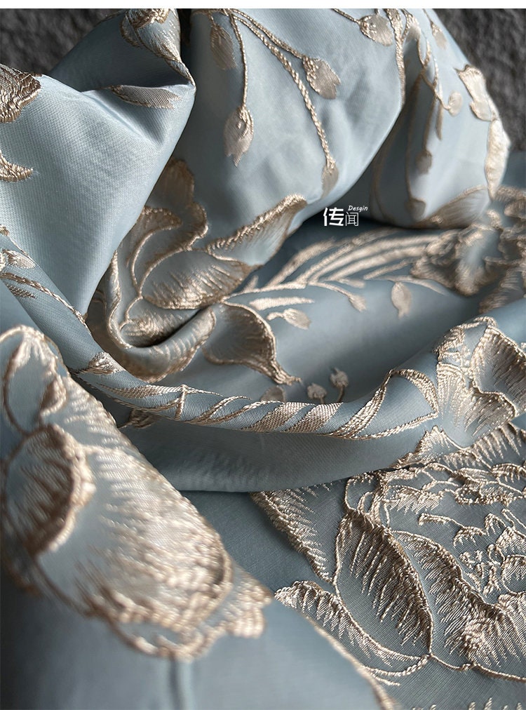 Tissu jacquard floral brodé or - 145 cm de large - Tissu de créateur de luxe