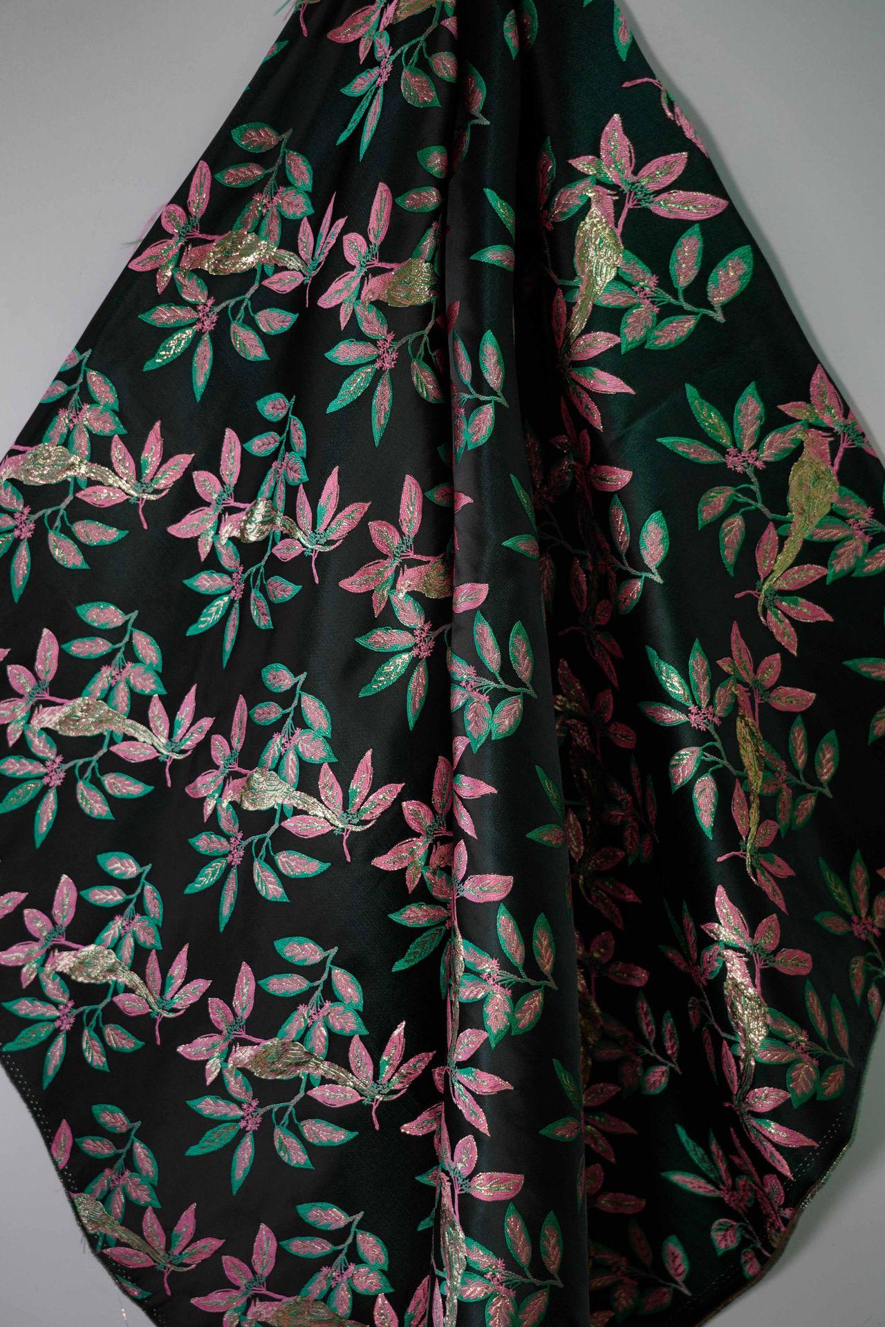 Tissu jacquard à fil doré : tissu 3D décoratif vert et noir, 165 cm de large