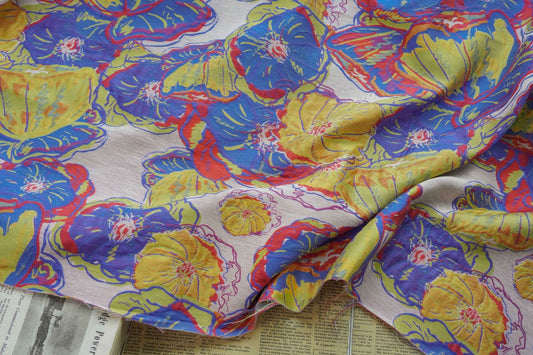Tissu jacquard à motif floral : polyester texturé 3D, largeur 145 cm