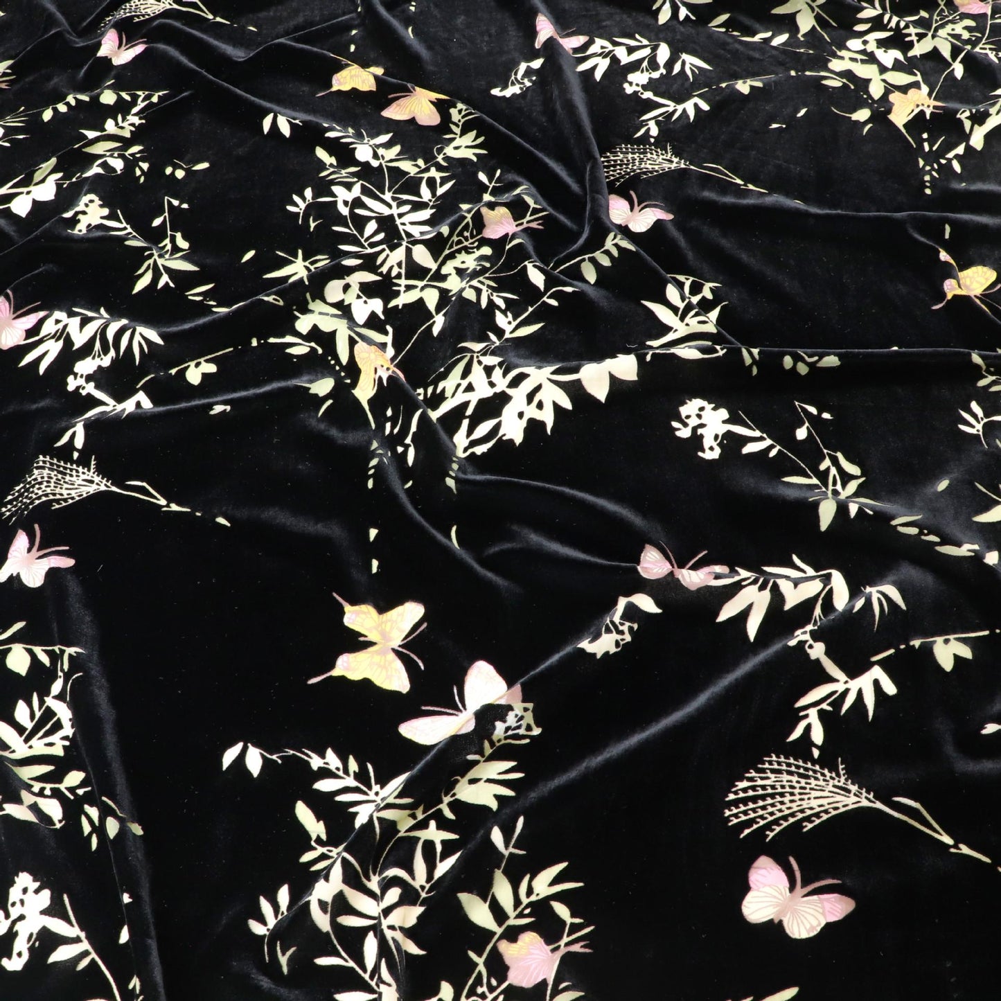 Tissu velours noir à imprimé papillons : mélange de rayonne de 140 cm de large