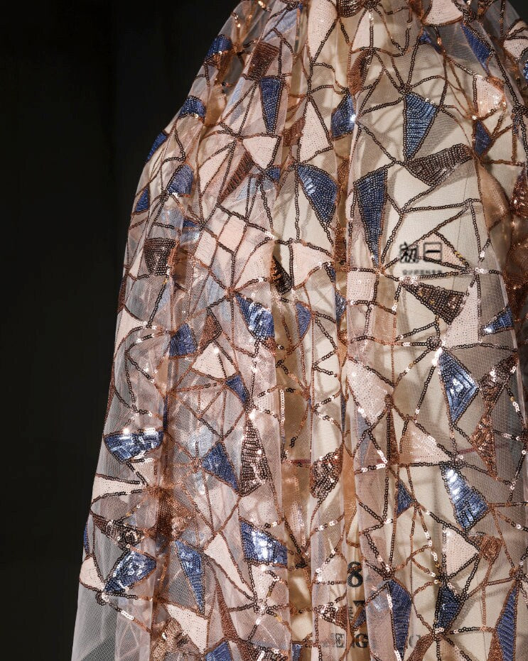 Tissu en maille brodée de sequins, tissu de créateur marron et bleu