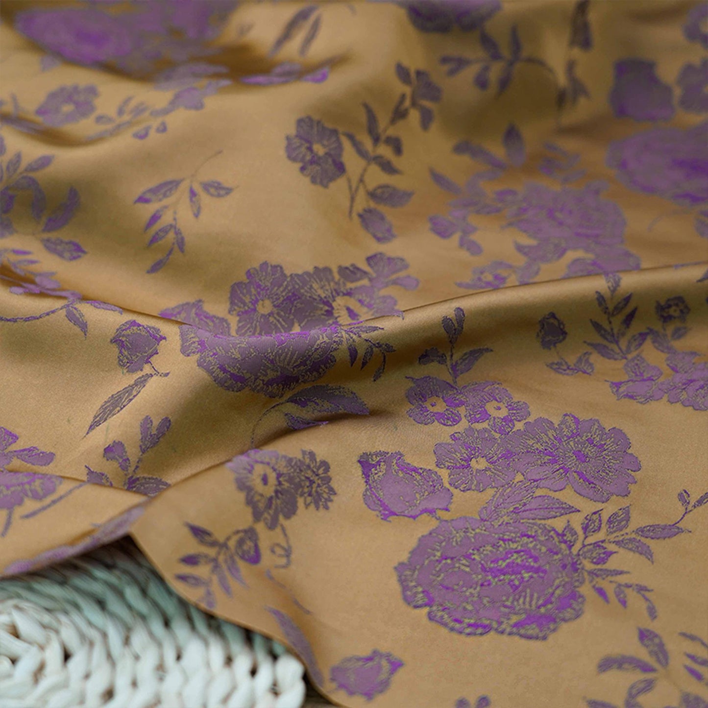 Tissu brocart jacquard à motif floral : mélange de soie et rayonne bleu, 114 cm de large