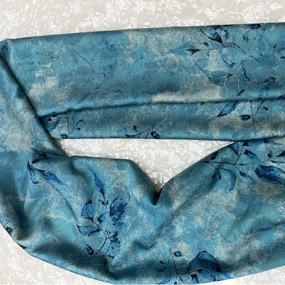 Tissu d'ameublement en soie à motif floral bleu sarcelle : 150 cm de large, satin