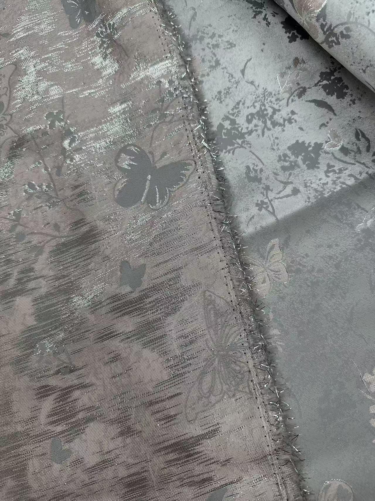 Tissu brocart papillon gris argenté - Jacquard élégant, 147 cm de large