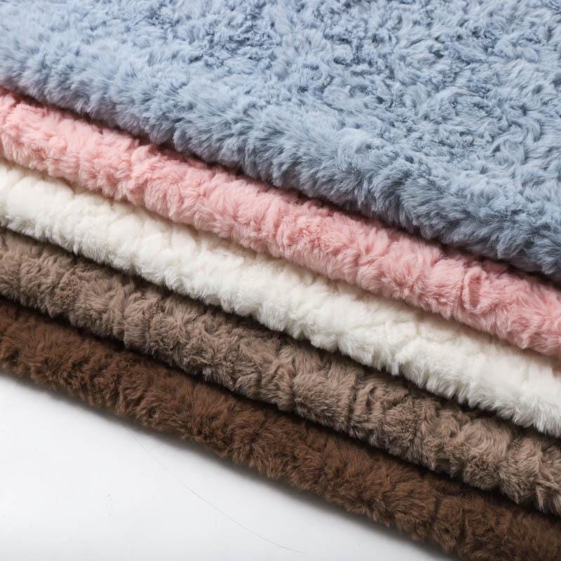 Tissu en fausse fourrure de lapin : polyester peluche pour la couture et les loisirs créatifs (160 cm de large)