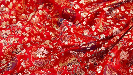 Tissu brocart japonais : mélange de soie et rayonne jacquard Lucky Fish (largeur 59 pouces)