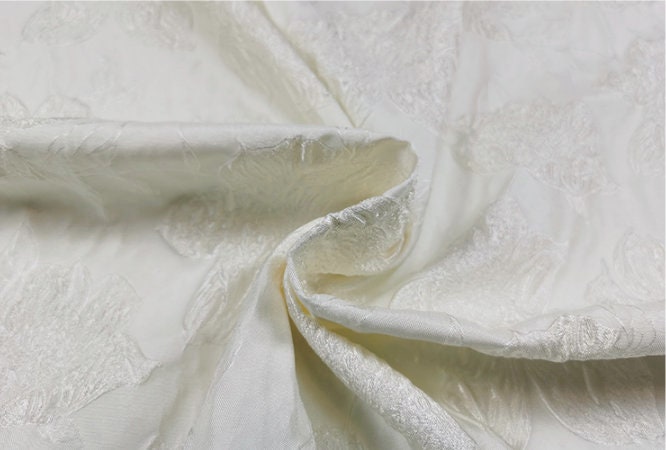 Tissu jacquard blanc à motifs floraux : matière texturée 3D pour robe de mariée, 152 cm de large