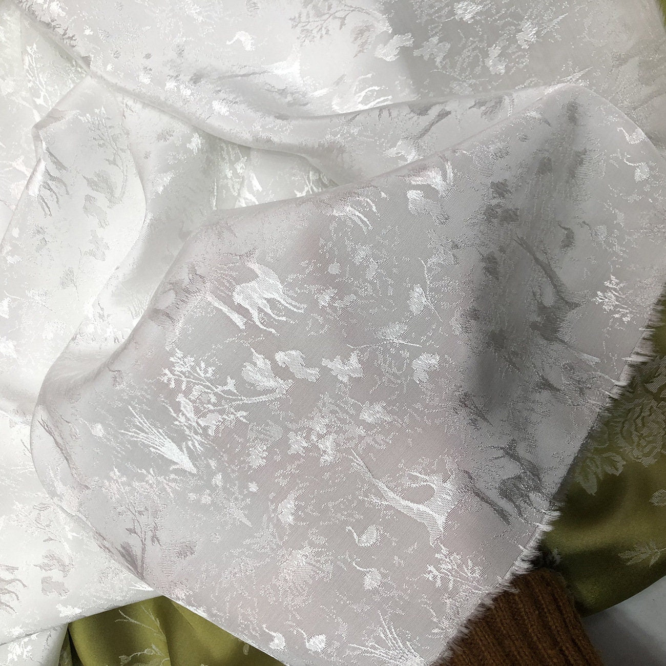 Tissu jacquard à motif cerf blanc : style chinois antique, 150 cm de large