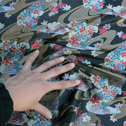 Tissu brocart japonais Nishijin : Jacquard de soie et rayonne à motif de fleurs de cerisier et d'eau vive