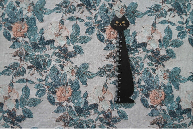 Tissu jacquard lurex à motif floral : revêtement tissé en relief 3D, 165 cm de large