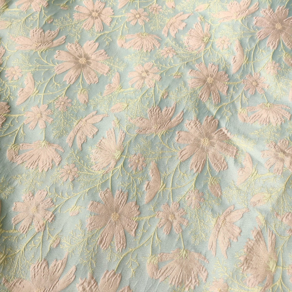 Tissu jacquard à motif floral : motif floral en relief 3D, 152 cm de large