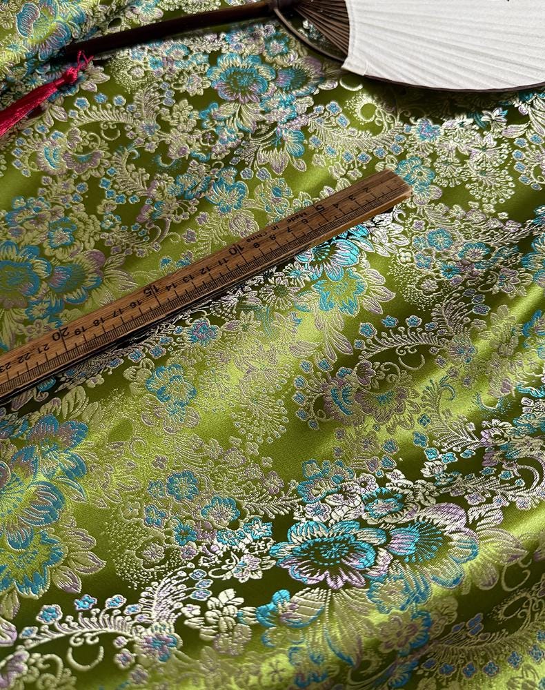Tissu jacquard brocart vert : Satin brodé de motifs floraux et de vignes de Kuilong chinois
