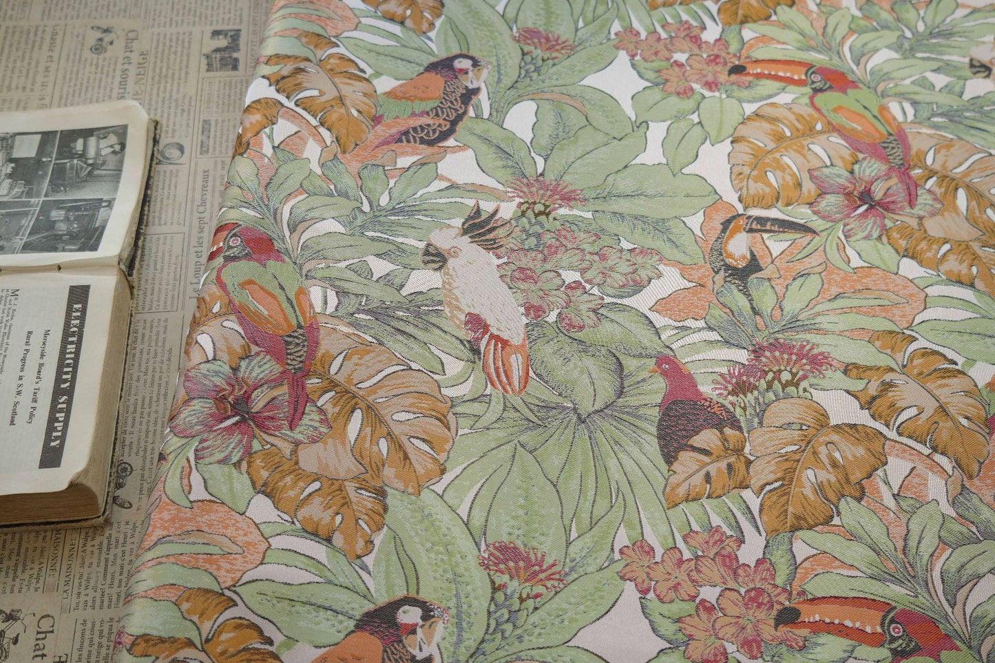 Tissu Jacquard Perroquet : Texture Peinture Feuille Verte, 152 cm de large