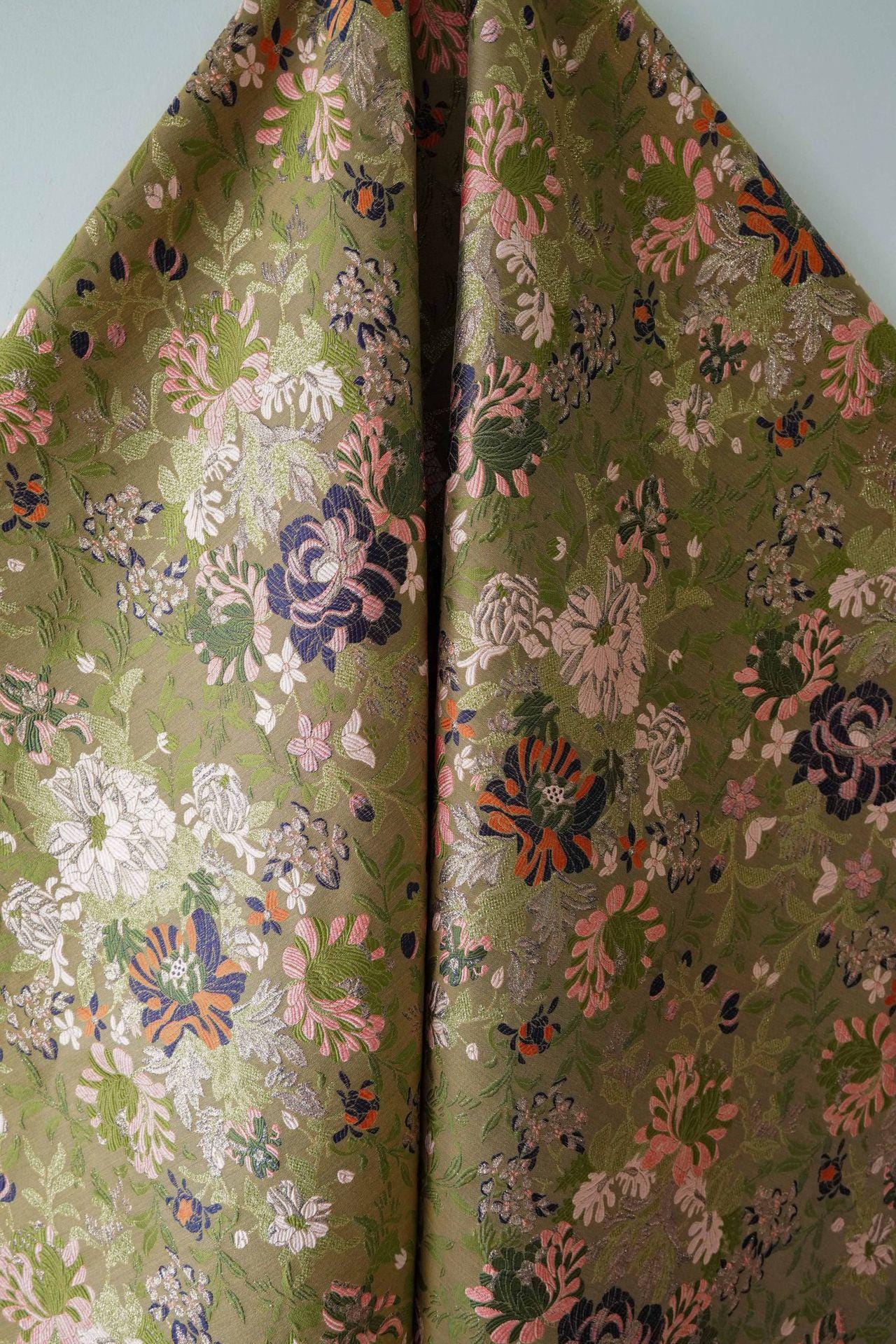 Woven Jacquard Floral Fabric: Vintage Style Brocade Textile (59")