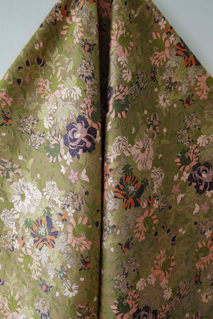 Woven Jacquard Floral Fabric: Vintage Style Brocade Textile (59")