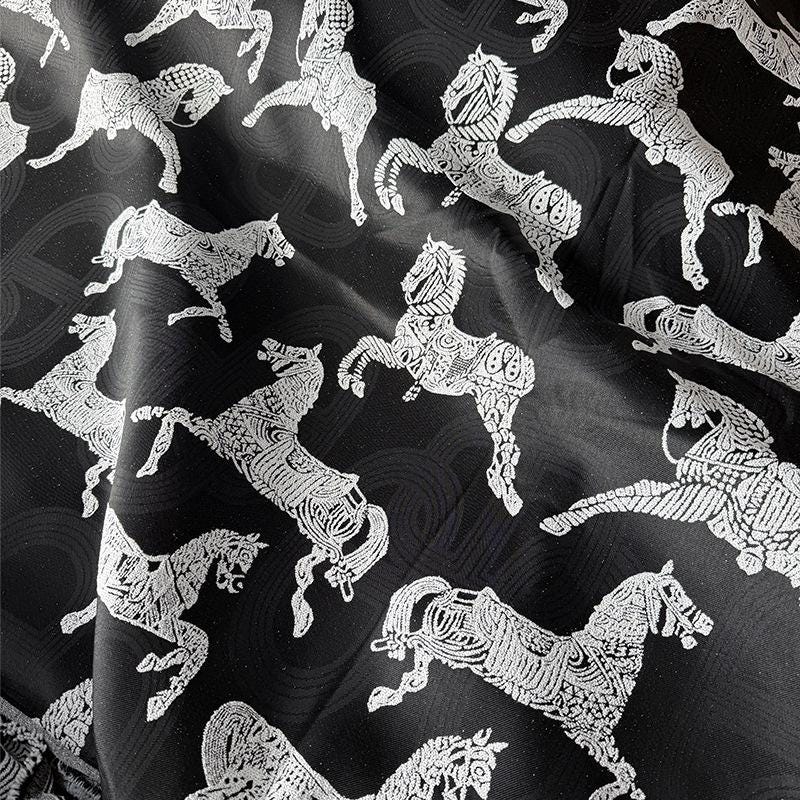 Tissu d'ameublement jacquard chenille Royal Horse ��� Rideaux couleur crème blé (Par The