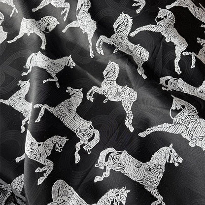 Tissu d'ameublement jacquard chenille Royal Horse ��� Rideaux couleur crème blé (Par The