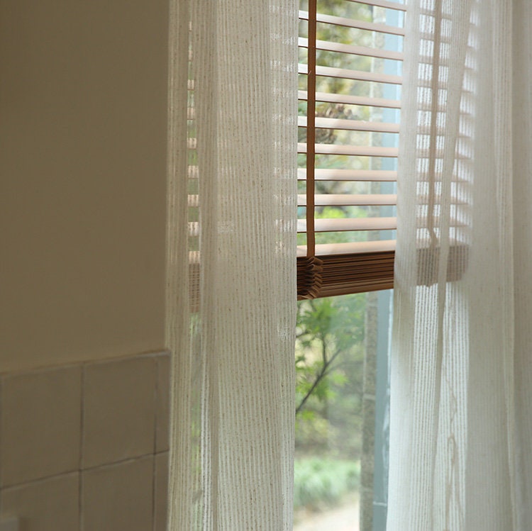 Tissu d'ameublement rayé en lin mélangé : grain vertical naturel, 110 po H