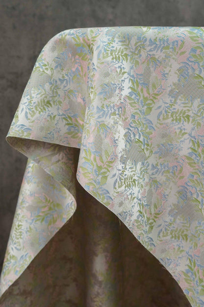 Tissu brocart magnolia gris clair : couture de cheongsam chinois et de robe tibétaine