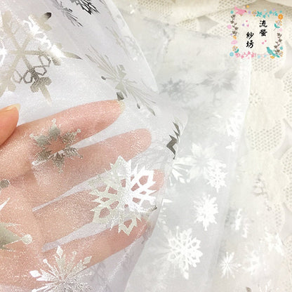 Tissu organza à motif flocon de neige : impression à chaud bleue et blanche, 150 cm de large