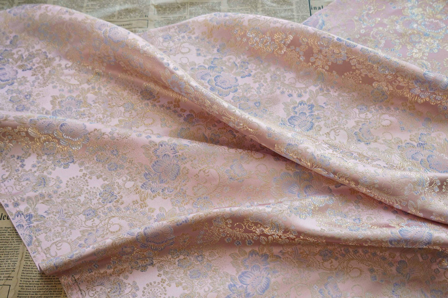 Light Pink Floral Damask Brocade Fabric: 59���W Sewing Ma