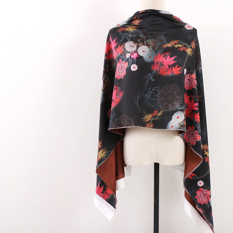 Tissu satin de soie à imprimé floral - 150 cm de large - Couture et ameublement