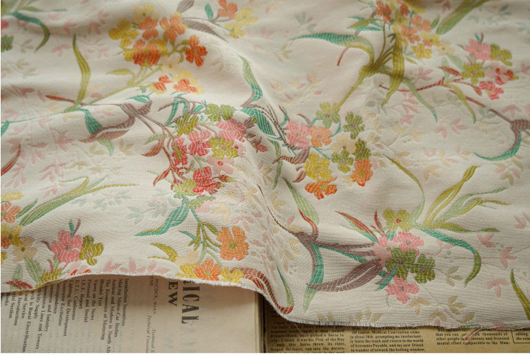 Tissu brocart de soie à motif floral : mélange polyester-rayonne de 160 cm de large
