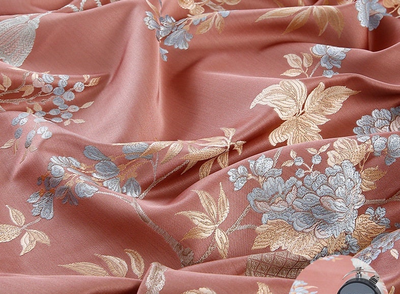 Tissu jacquard brocart oriental : damas style palais, 145 cm de large