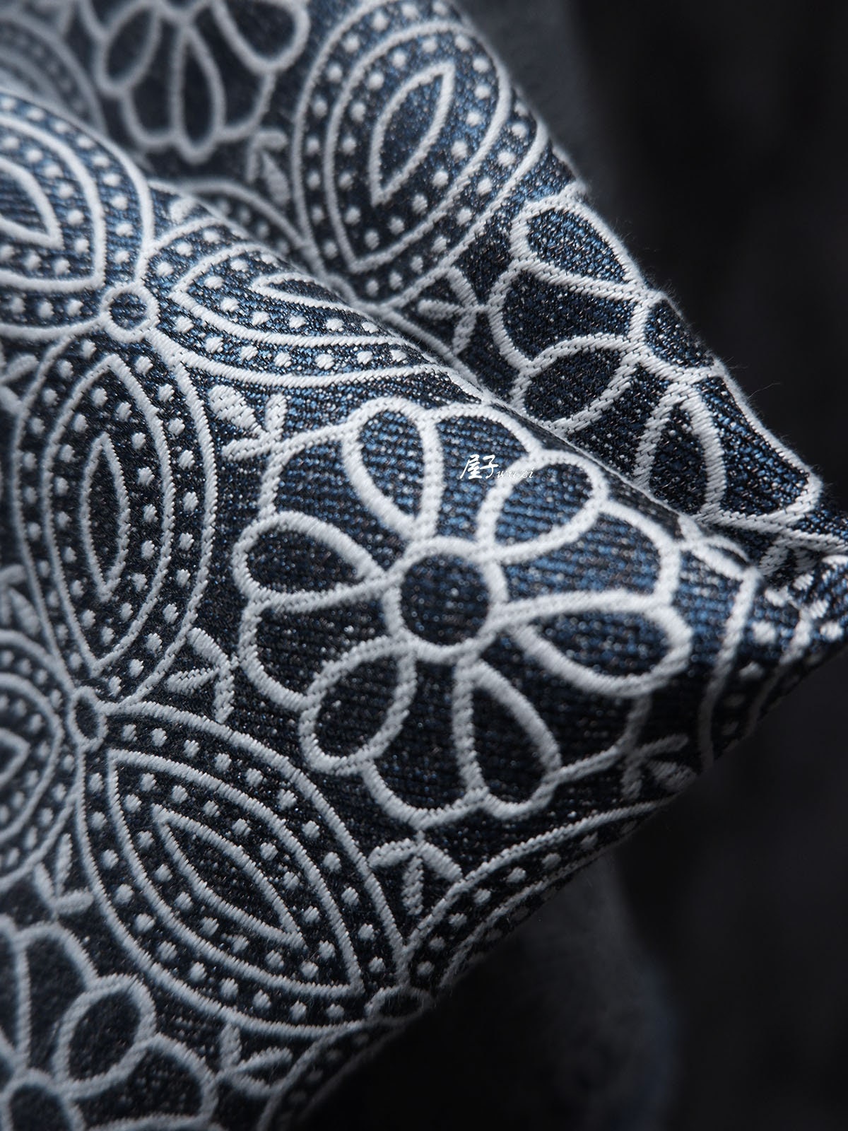 Tissu denim jacquard à motif floral : Matière première pour la couture, 145 cm