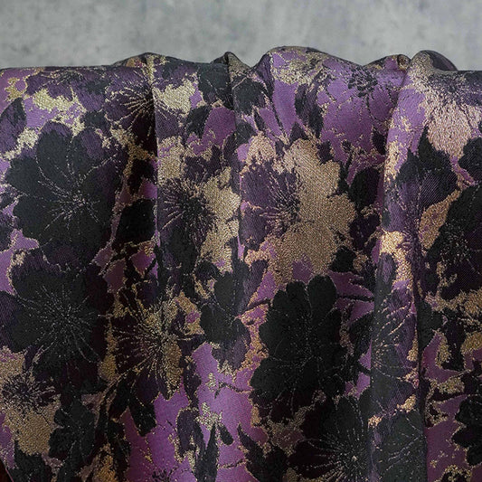 Floral Jacquard Fabric ��� Vintage Style with Gold Lurex T