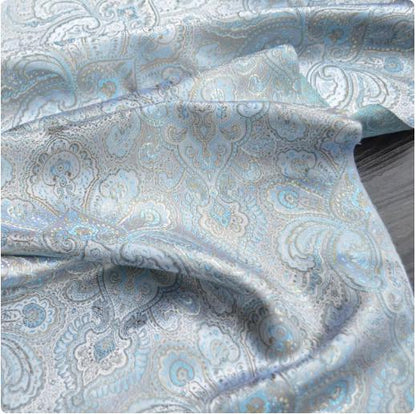 Tissu damassé en brocart de soie : matière tissée de bon augure