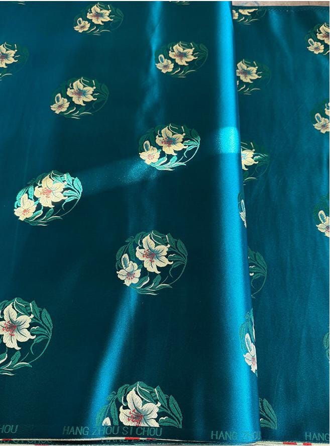 Tissu satin de soie chinois à motif floral ��� Hanfu et Qipao modernes, confection de vêtements, loisirs créatifs Fabr"Wide