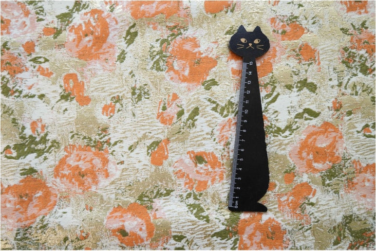 Tissu jacquard à motif floral : style peinture à l’huile douce, accents dorés, largeur 145 cm