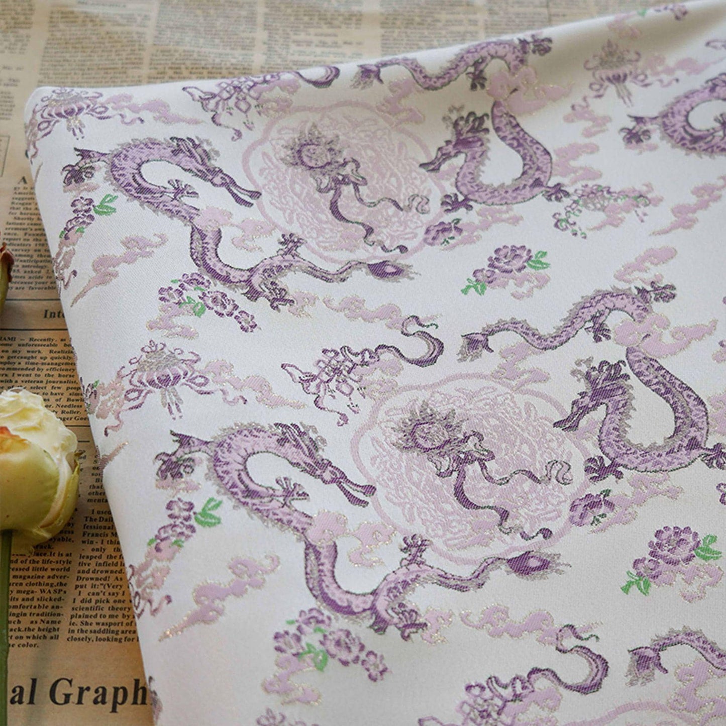 Tissu brocart Lilas Dragon : Cheongsam Qipao multicolore, 147 cm de large