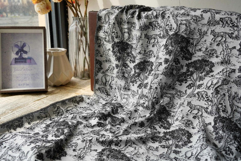 Tissu jacquard noir et blanc à motif zoo : mélange de rayonne pour ameublement, 140 cm de large
