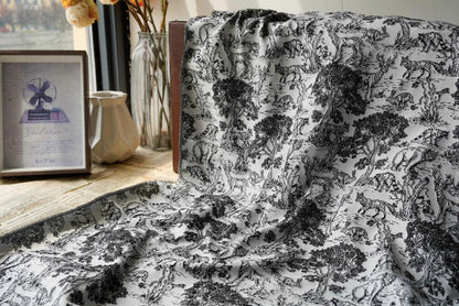 Tissu jacquard noir et blanc à motif zoo : mélange de rayonne pour ameublement, 140 cm de large