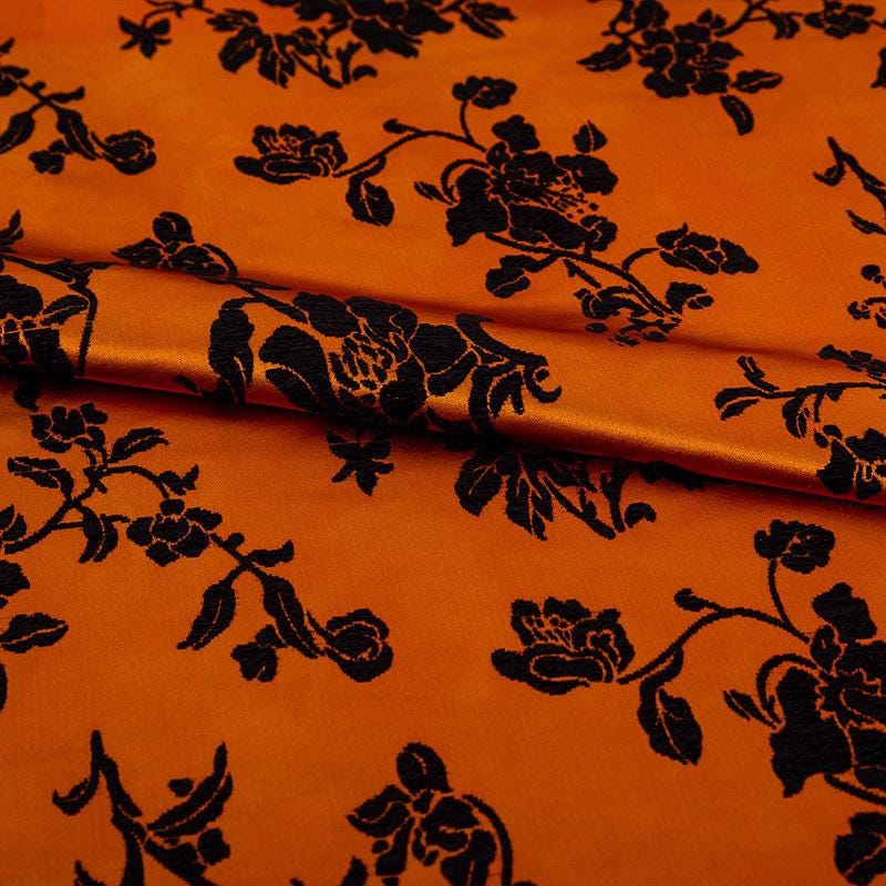 Brocart de soie brillant : motif de cuscute, largeur 147 cm (58 po) - Vendu au mètre