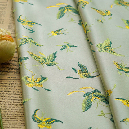 Tissu brocart vert clair à motifs papillons : robe tibétaine, cheongsam, décoration - 150 cm de large