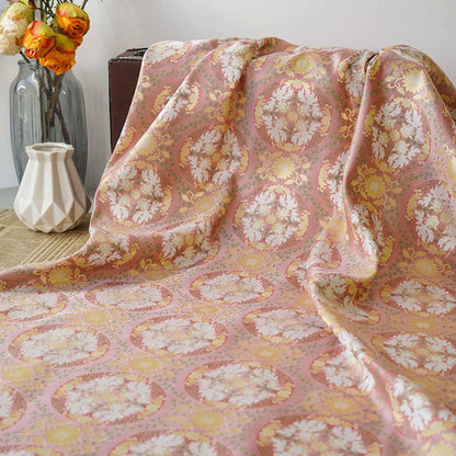 Tissu jacquard à fil doré : motif poisson et lotus en relief, largeur 140 cm